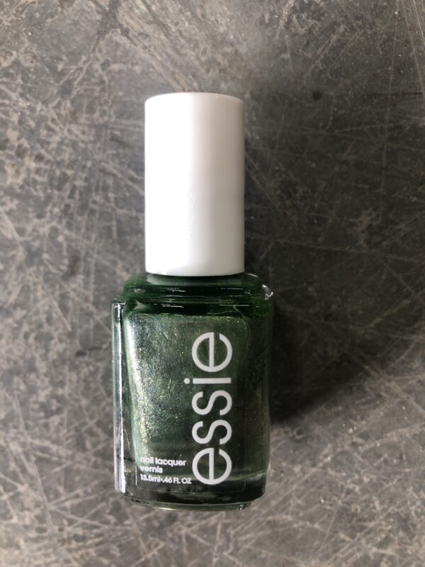 Essie nail lacquer - head to mistletoe