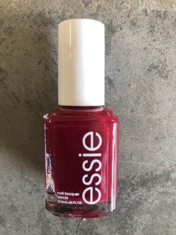 Essie nail lacquer - 1762 wrapped in luxury