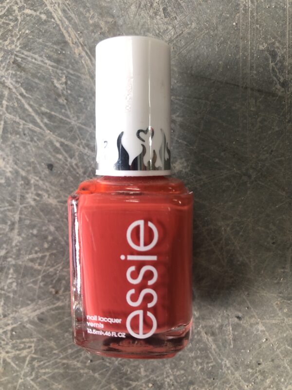 Essie nail lacquer - 1770 burning love