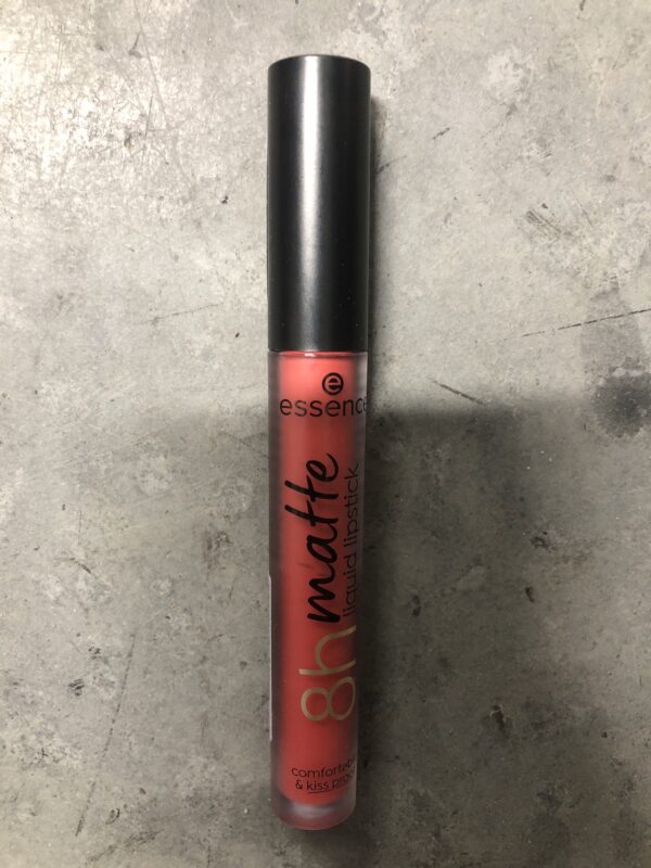 Essence 8h matte liquid lipstick - 09 fiery red