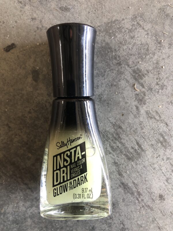 Sally Hansen insta-dri glow in the dark - 734 fa-boo-lous